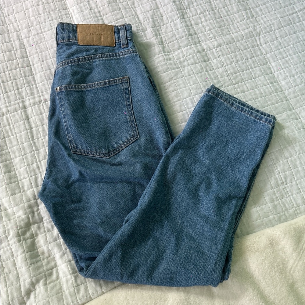High rise, loose mom jeans